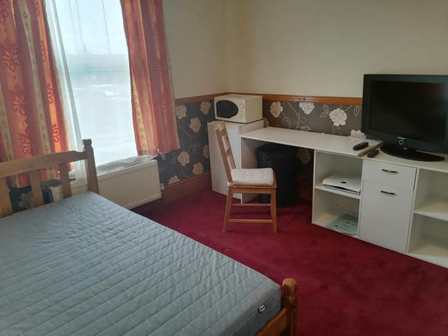 Furnished room close to town centre Main Photo