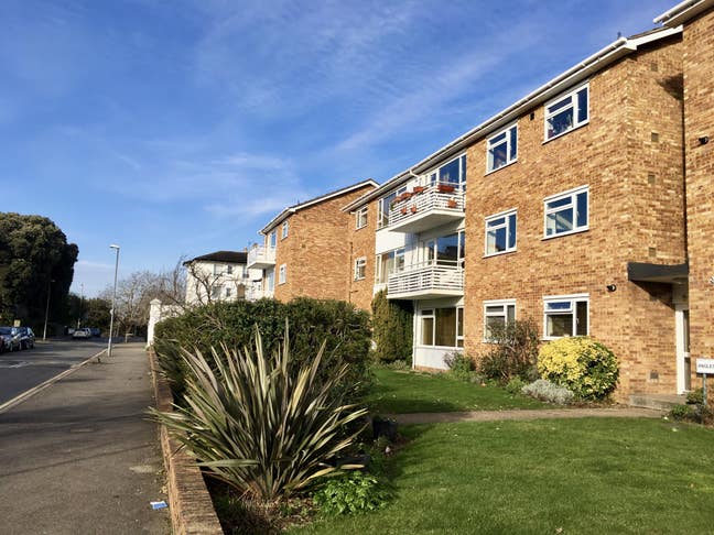 River road - Large Flat with Balcony - Bills Incl. Main Photo