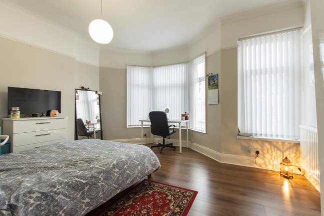 5 Bed Student Let - Cathays Main Photo