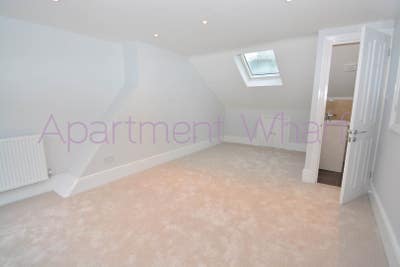 Large Studio Flat, Bedroom, Kitchen and Bathroom  Main Photo