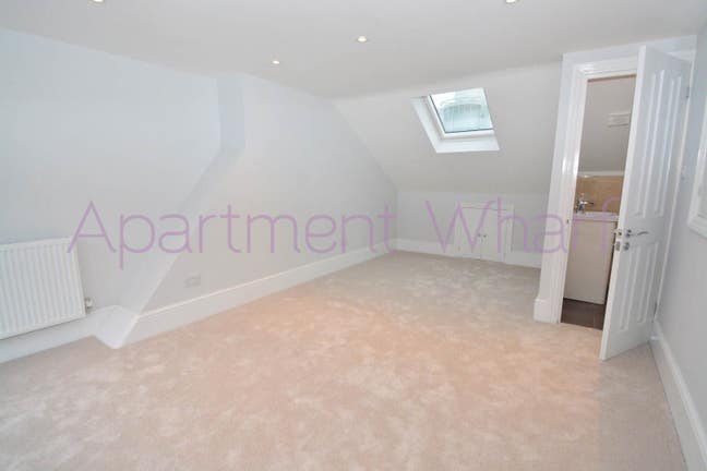 Large Studio Flat, Bedroom, Kitchen and Bathroom  Main Photo