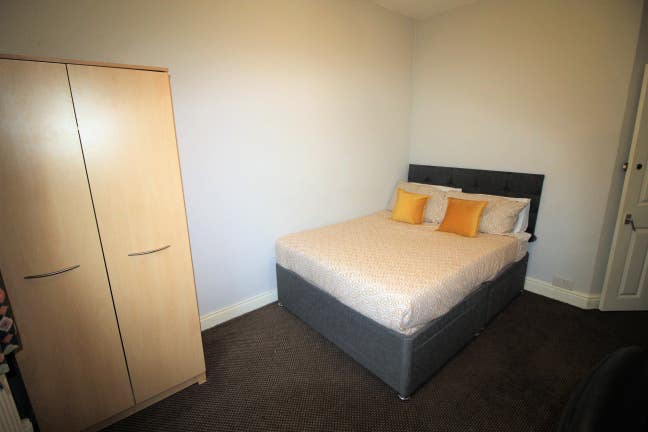 Large Double Room Available NOW Main Photo