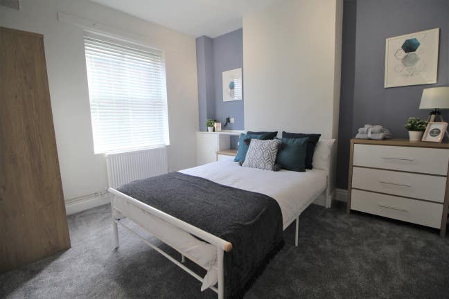 Modern double bedrooms Main Photo