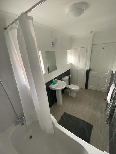 Contractor/prof. rooms 1 mile from Saltend. Main Photo