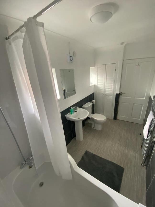 Contractor/prof. rooms 1 mile from Saltend. Main Photo