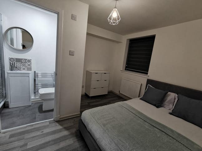 Large Ensuite Room for Rent  Main Photo