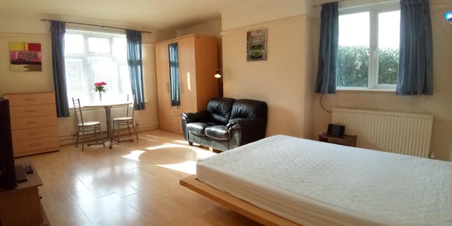 Grand Double, Bills, Parking & Broadband Included Main Photo