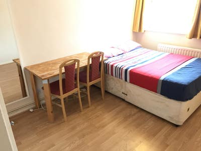 Bright large double room with WiFi  near Transport Main Photo