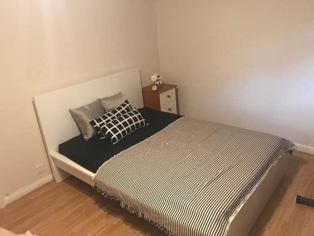Spacious and bright double bedroom with balcony Main Photo