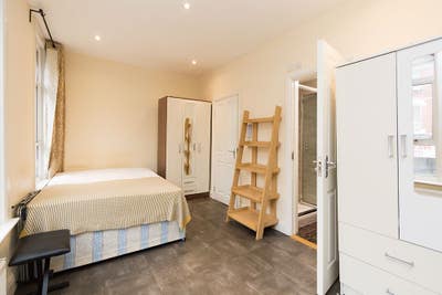 Self-Contained Studio Flat - All Bills Included Main Photo
