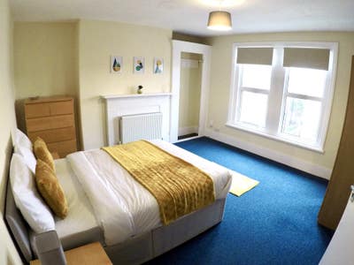 Luxury Large Rooms Available - No Deposit Main Photo