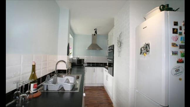 Bright room in a quiet flat Main Photo