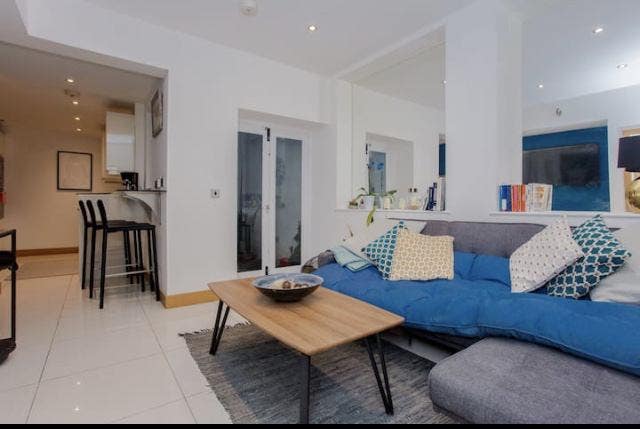 Central chic 2 double ensuite bedroom Main Photo