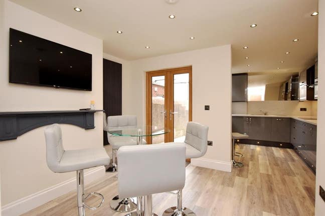 Luxury Double En-Suite in 3 Bed House Share Main Photo