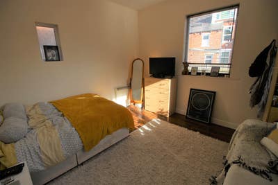 1 Bedroom Studio Flat available July Main Photo