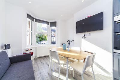 En suite Double Rooms - Available Now - Stunning Main Photo