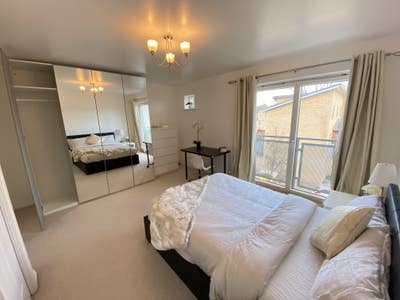 MASSIVE en-suite room - spacious communal spaces  Main Photo