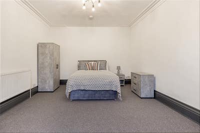 Large Rooms - 10 Bed - St John’s   Main Photo