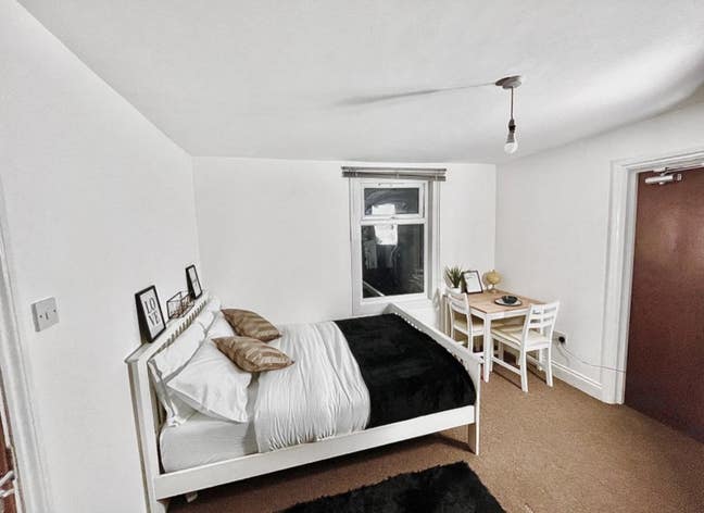 En-Suite Studio Kitchenette in Prime Location  Main Photo