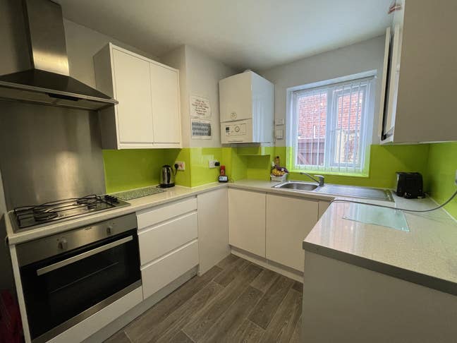 Double Ensuite with kitchenette! Bills Incl Main Photo