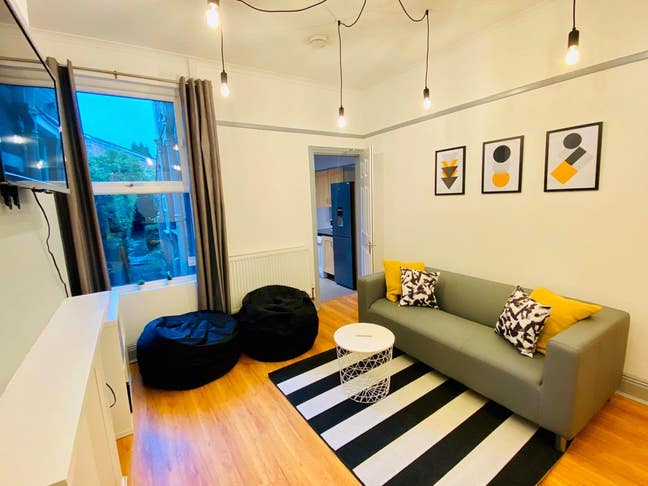 Ealrsdon Highly Sought after Area Main Photo