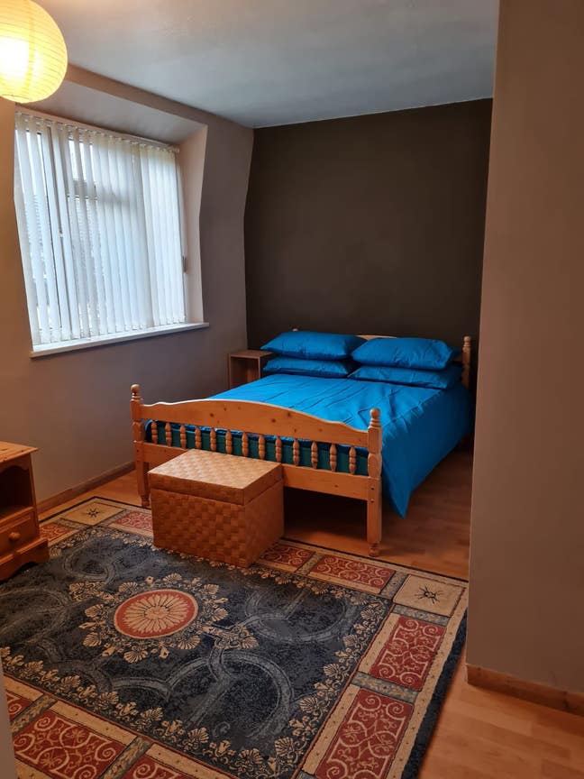 Double room to rent 20 minutes walk from town Main Photo