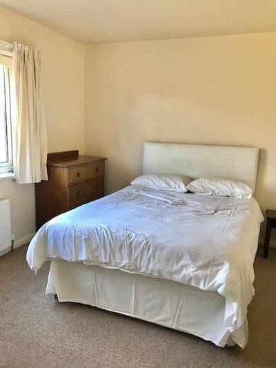 Comfortable room in 3 bed house share Main Photo