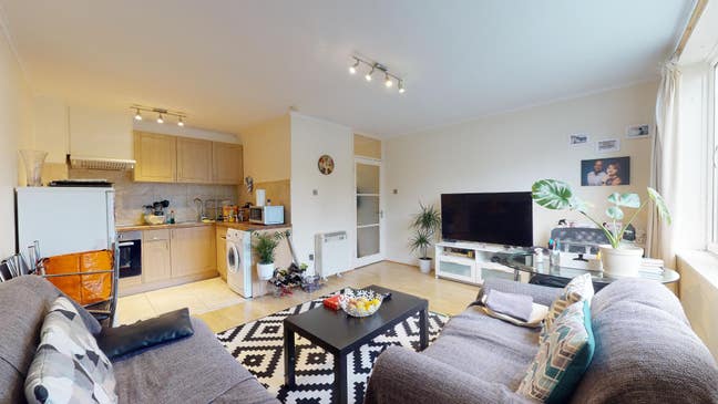 Spacious One Bedroom in Gated Development W6 Main Photo