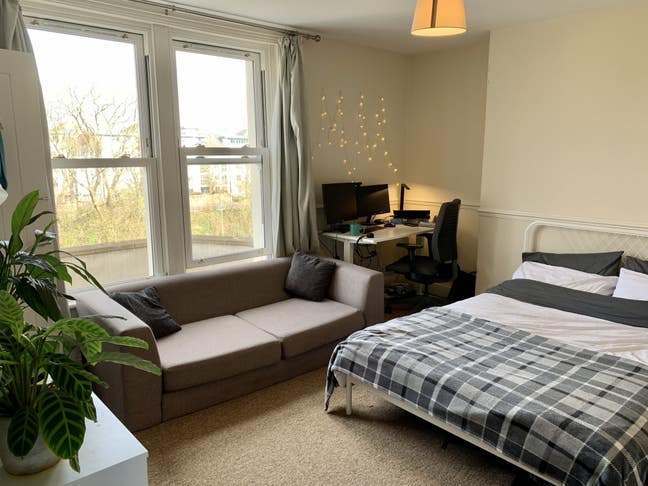 Beautiful double room overlooking the river Main Photo