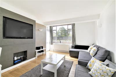 Beautiful Double N1 with Balcony & Maid Main Photo