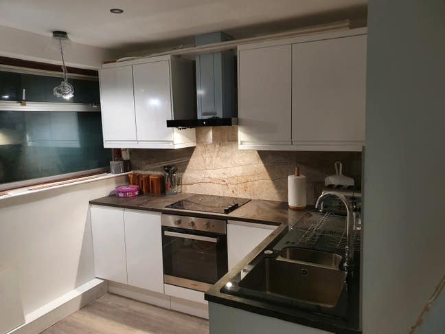 Double room with en-suite in shared house Main Photo