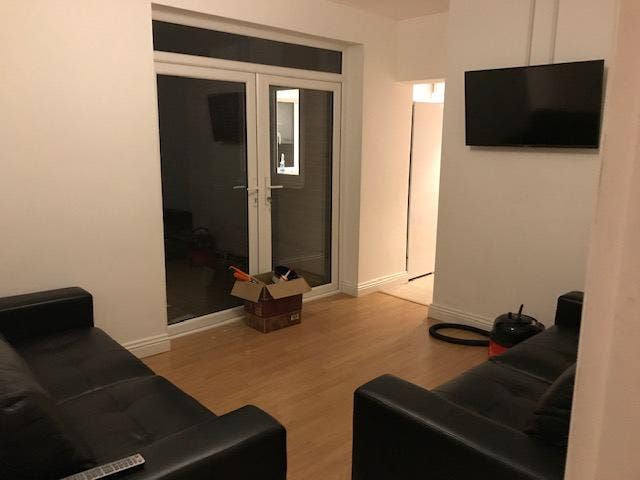 Lovely house to rent to students Main Photo