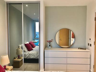 Lovely ensuite in 2 bed flat (Mon-Fri) Main Photo