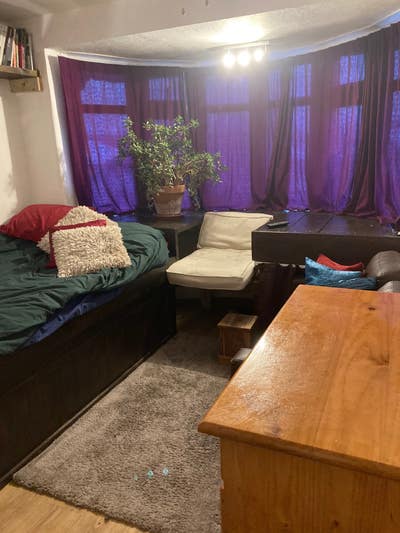 Goregous Double Room in Spacious House in N14 Main Photo