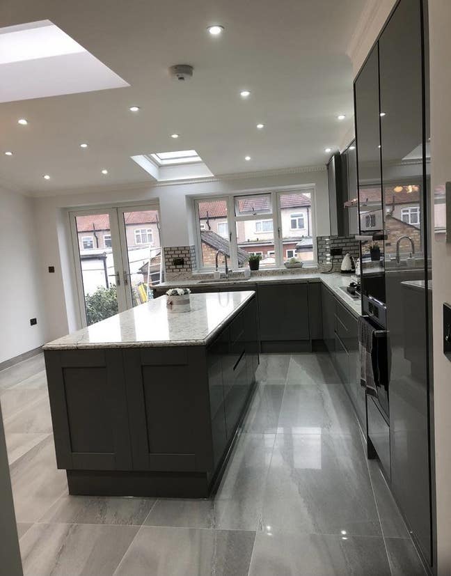 Large double ensuite newly refurbished house Main Photo