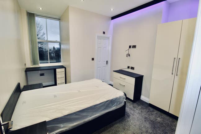Hyde Park En Suite New Re-Furb 5 Star Room Main Photo