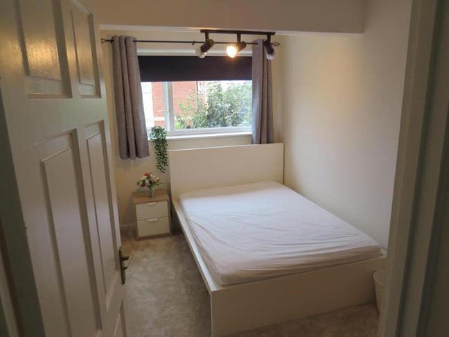 Bright and Spacious Double Room to Let Main Photo