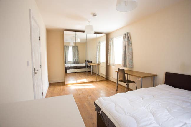 HUGE room in clean, modern share. Bills inc.  Main Photo