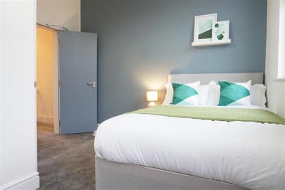 Double Room Available All Bills Included Main Photo