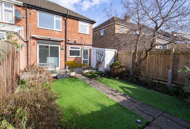 "Modern Houseshare with Two Bathrooms" Main Photo