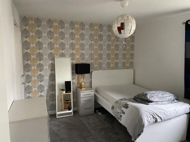 Large, Bright Double Bedroom in Modern Home Main Photo