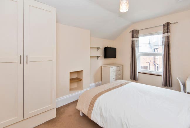 Luxury Double Room 5 Mins from  Reading Station,  Main Photo