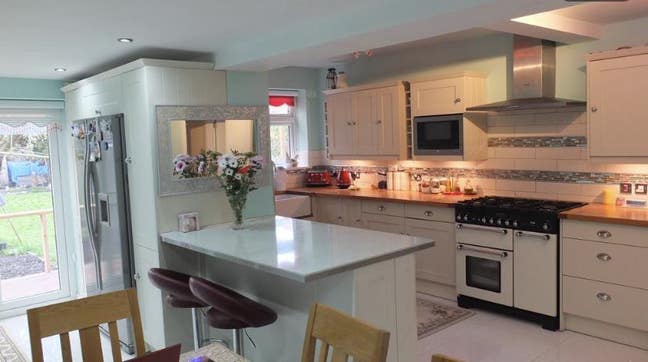 Double room - all bills included! Great location! Main Photo