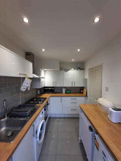 DoubleBedroom–All Bills Inc- 10min walk from Town Main Photo