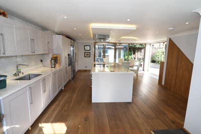 Superb Double Room in Luxury House Main Photo