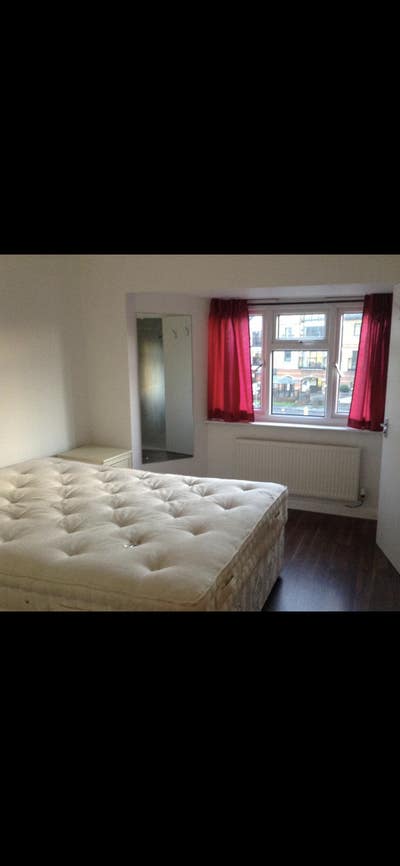 Bright 2 Double Room and 1 Study Room Flat to Let Main Photo