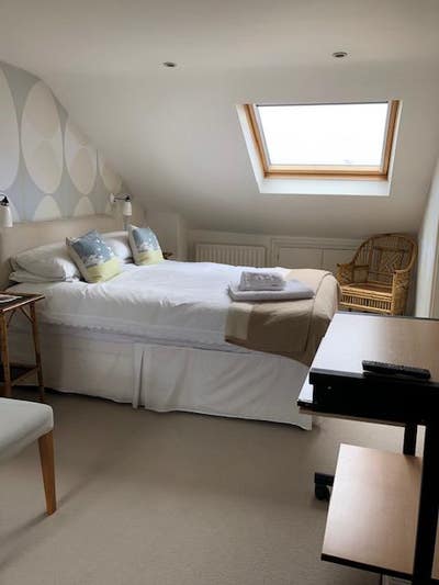 5  Star  Double Room with en-suite shower bathroom Main Photo