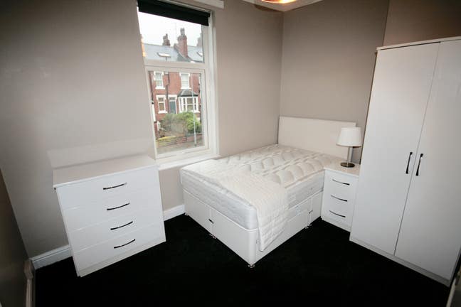 Stunning Young Professional House in Good Location Main Photo