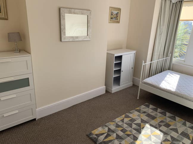 Beautiful Double Room* Woodgrange Drive Main Photo