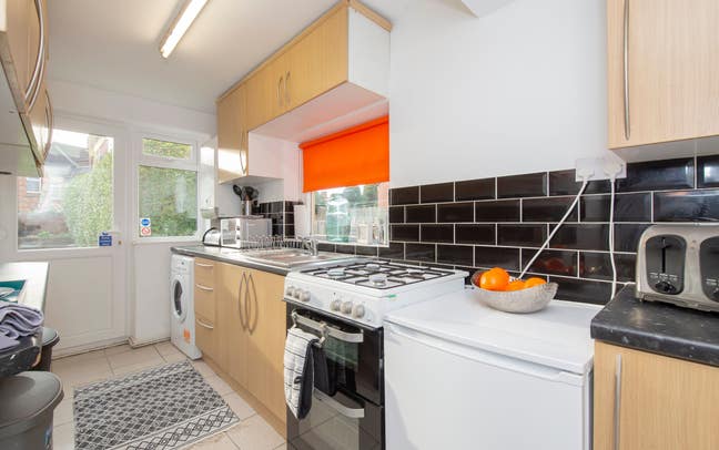 Double room on Duke Street, available now. Main Photo